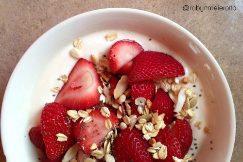 greek yogurt | vanilla protein powder | sliced strawberries | gluten free muesli | chia seeds