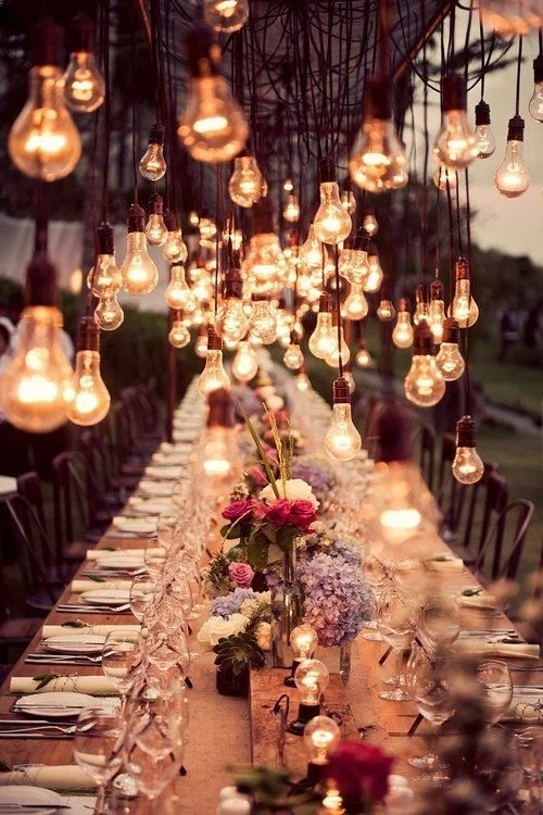  Dinner Music While you and your guests enjoy dinner, allow us (either as duo or band) to enrich the atmosphere with sound. Our unobtrusive style, allows you to visit freely or just sit back and listen.