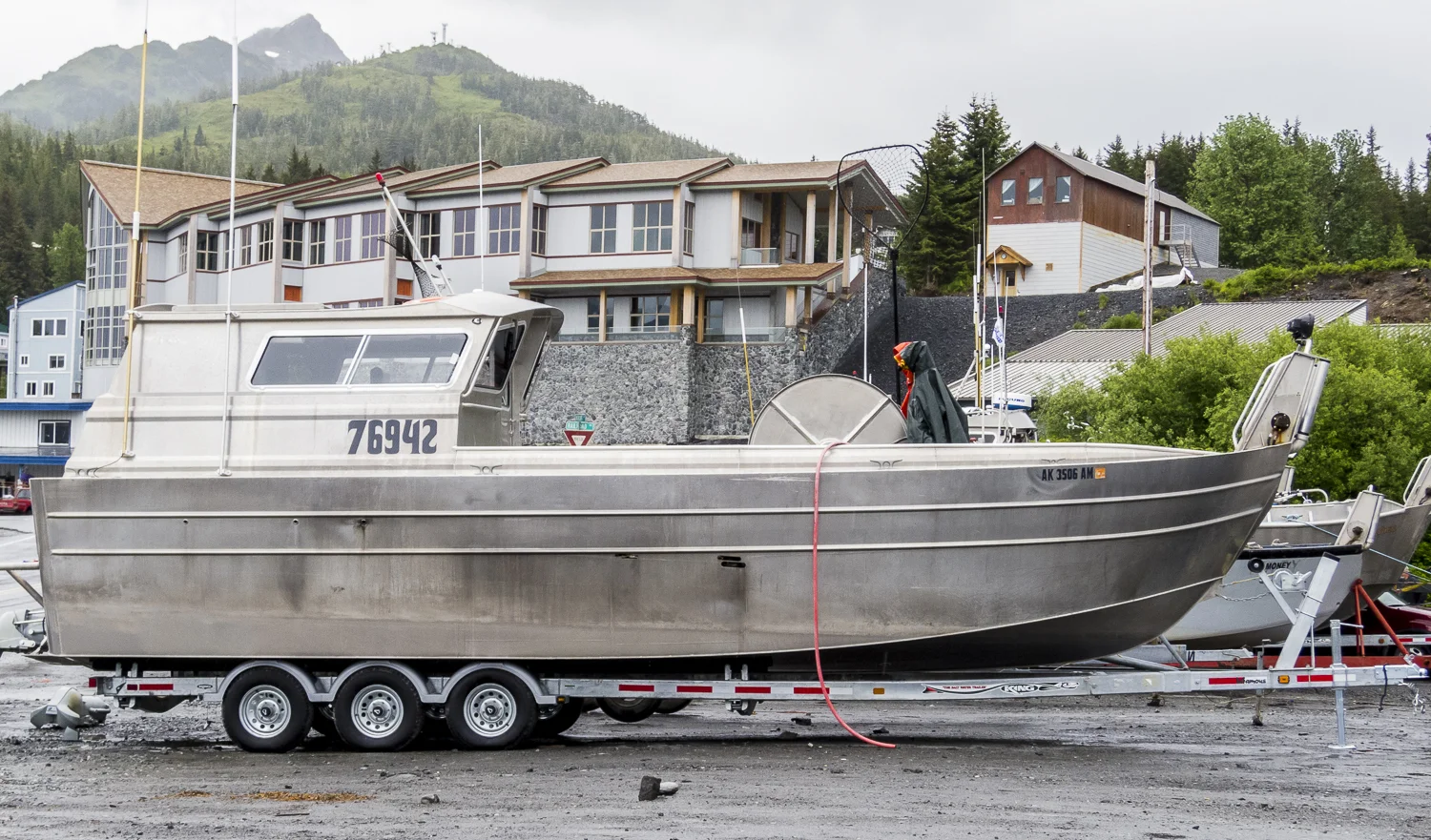 Bow picker out of the water shows the very shallow draft