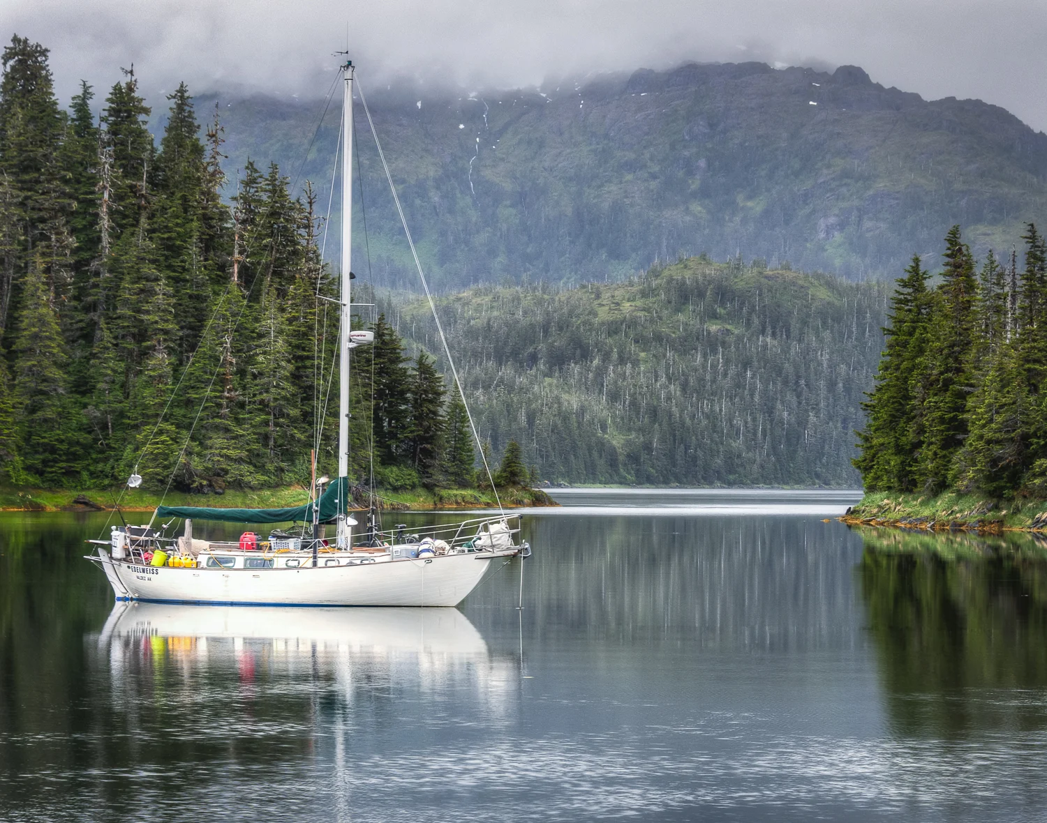 Eidelweiss at anchor in Seven Fathom Hole