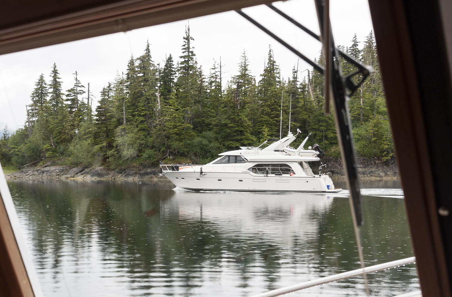 Our Bayliner friend makes an early departure from Copper Bay