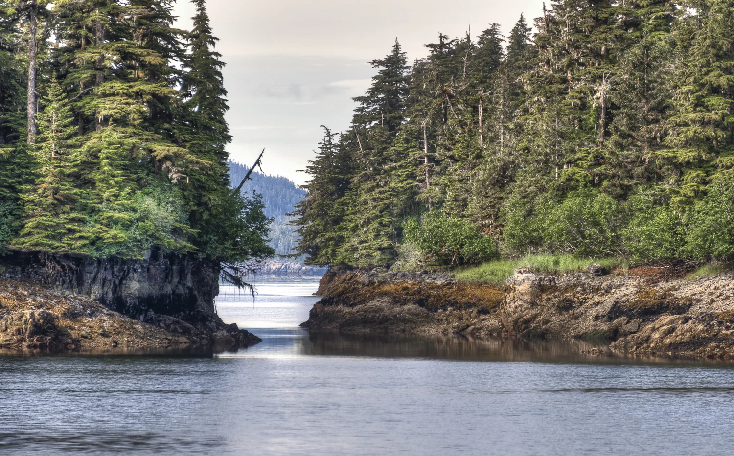 At low tide the entrance looks very narrow..it is