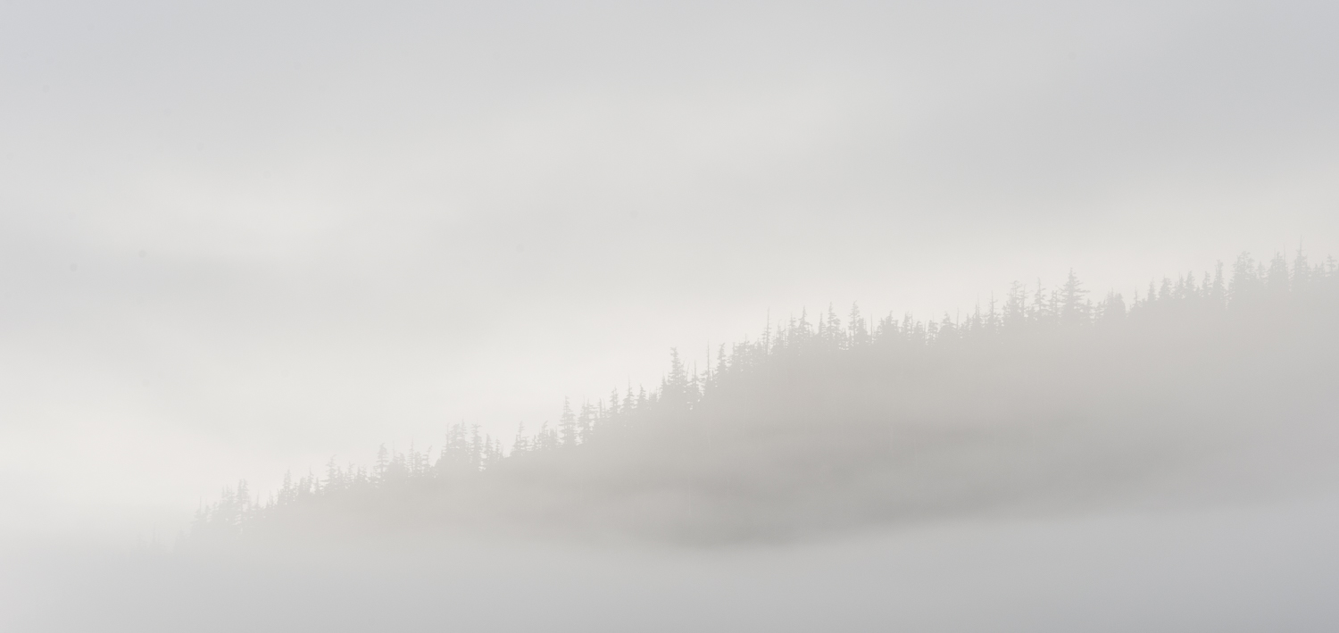 There's mountain in them there clouds