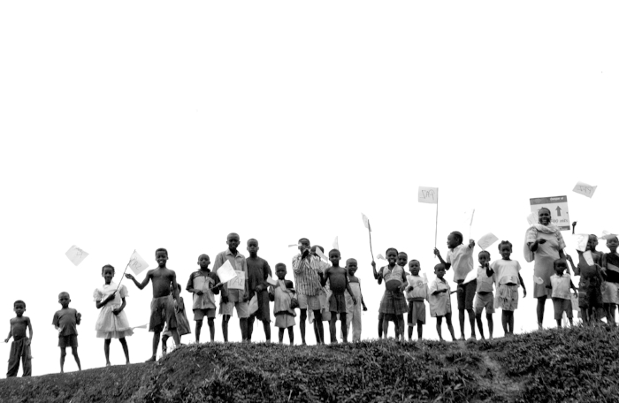 Steve Cagan, School children and their teachers greet a peace caravan down the Atrato River in El Chocó, one of the areas that suffered greatly in Colombia’ s civil war, 2003