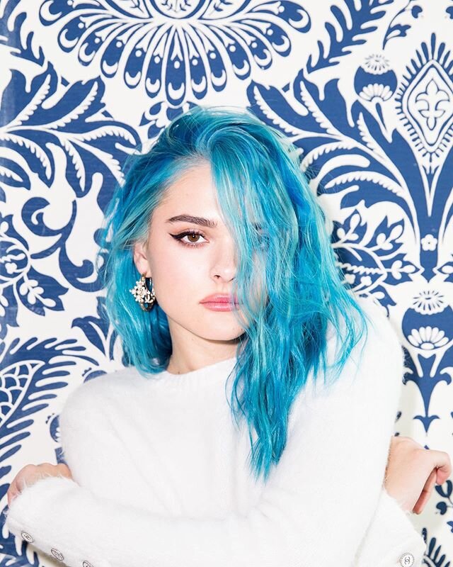 💙❄️ This beauty ❄️💙
.
.
.
.
Dressed in @chanelofficial .
.
.
#chanelinaspen  #chanelaspen #chanel #alwaysauberge #hoteljeromefan .
.
.
📸 @elleusa .
Words @katielcon 
makeup @jennakristina 
hair @laurapolko 
location @hoteljeromeaspen