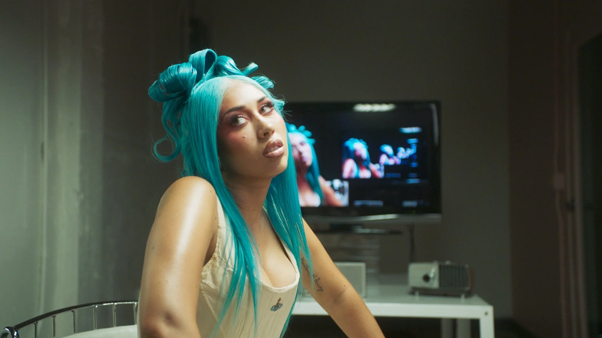 Kali Uchis ft. Rico Nasty - "Aqui Yo Mando"