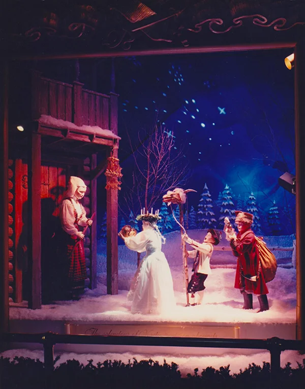 8saks_window_xmas.jpeg