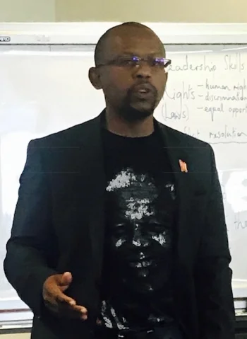 Sello Hatang2.jpg