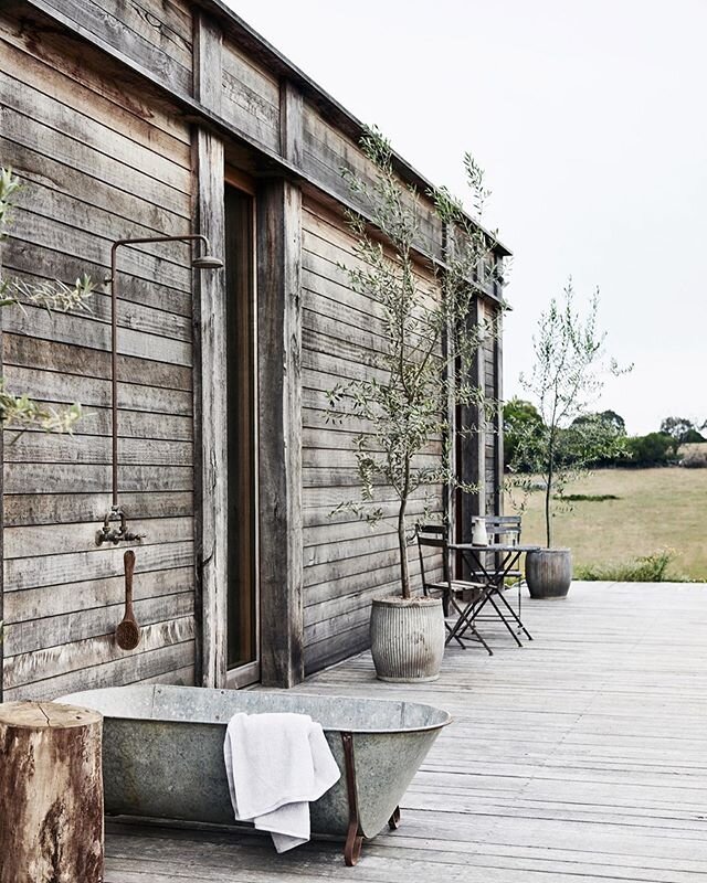 Outdoor shower &amp; bath inspiration @thewensley 🙌🏻