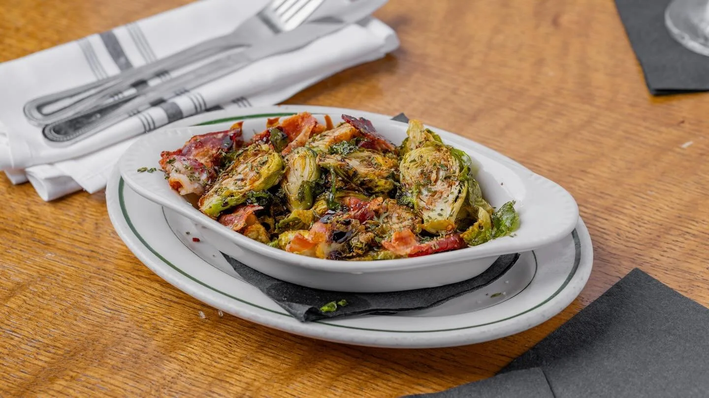 ✨ Who says sides can&rsquo;t be the main event?
At The Ovalon, our premium sides are good enough to steal the spotlight.
🧀 Creamy Baked Mac &amp; Cheese &ndash; rich, cheesy, and finished with a golden herb crumb.
🥔 Loaded Baked Potato &ndash; topp