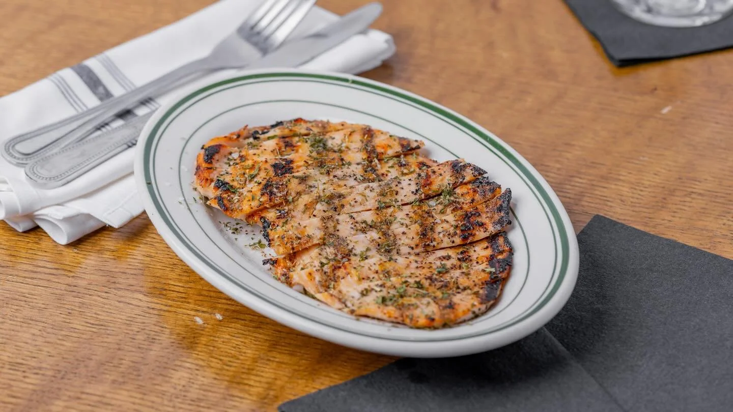 🥗 Pro tip at The Ovalon
Order our house Caesar salad
Add a side of Mediterranean grilled chicken
And just like that&hellip;
you&rsquo;ve turned a salad into a full meal.