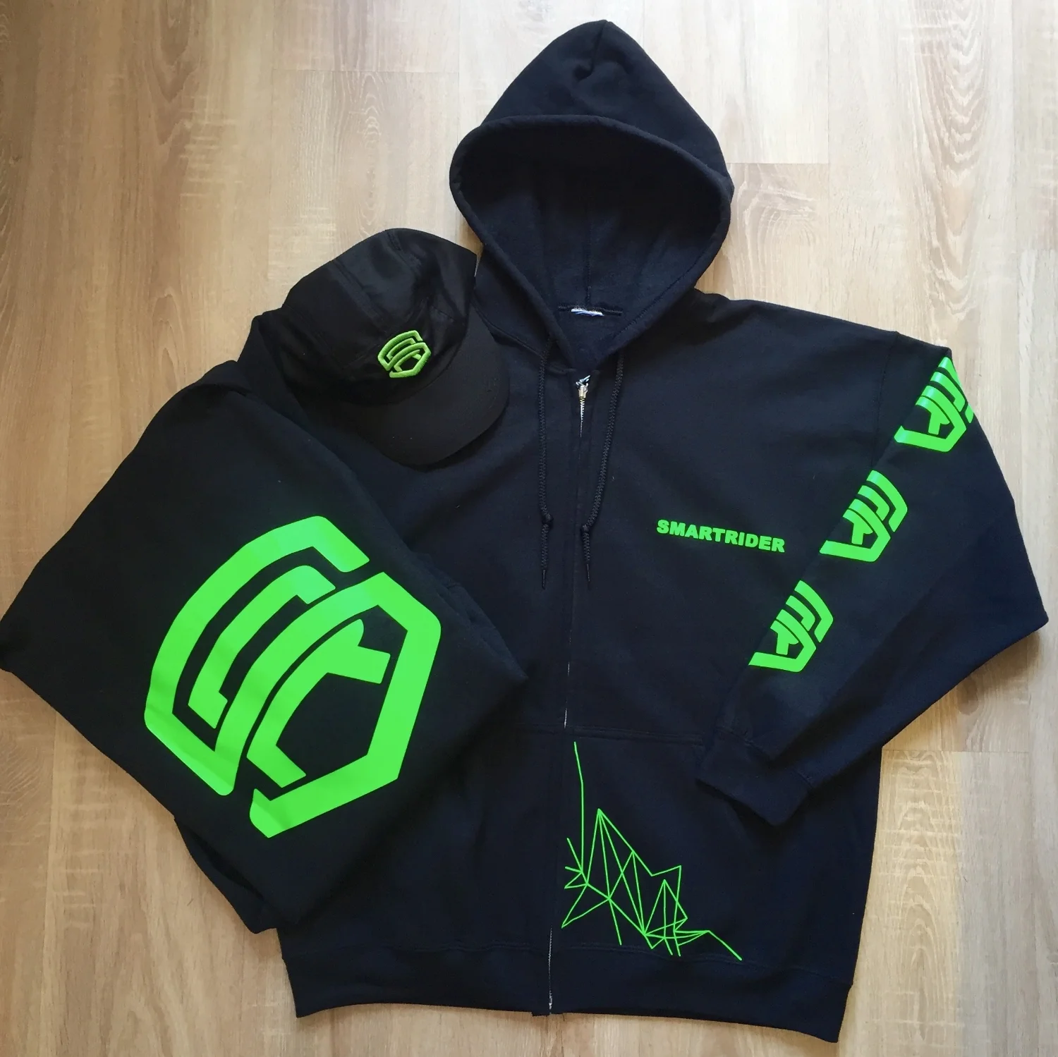 United Motors: Smartrider Buzos y Gorras 5 Panel