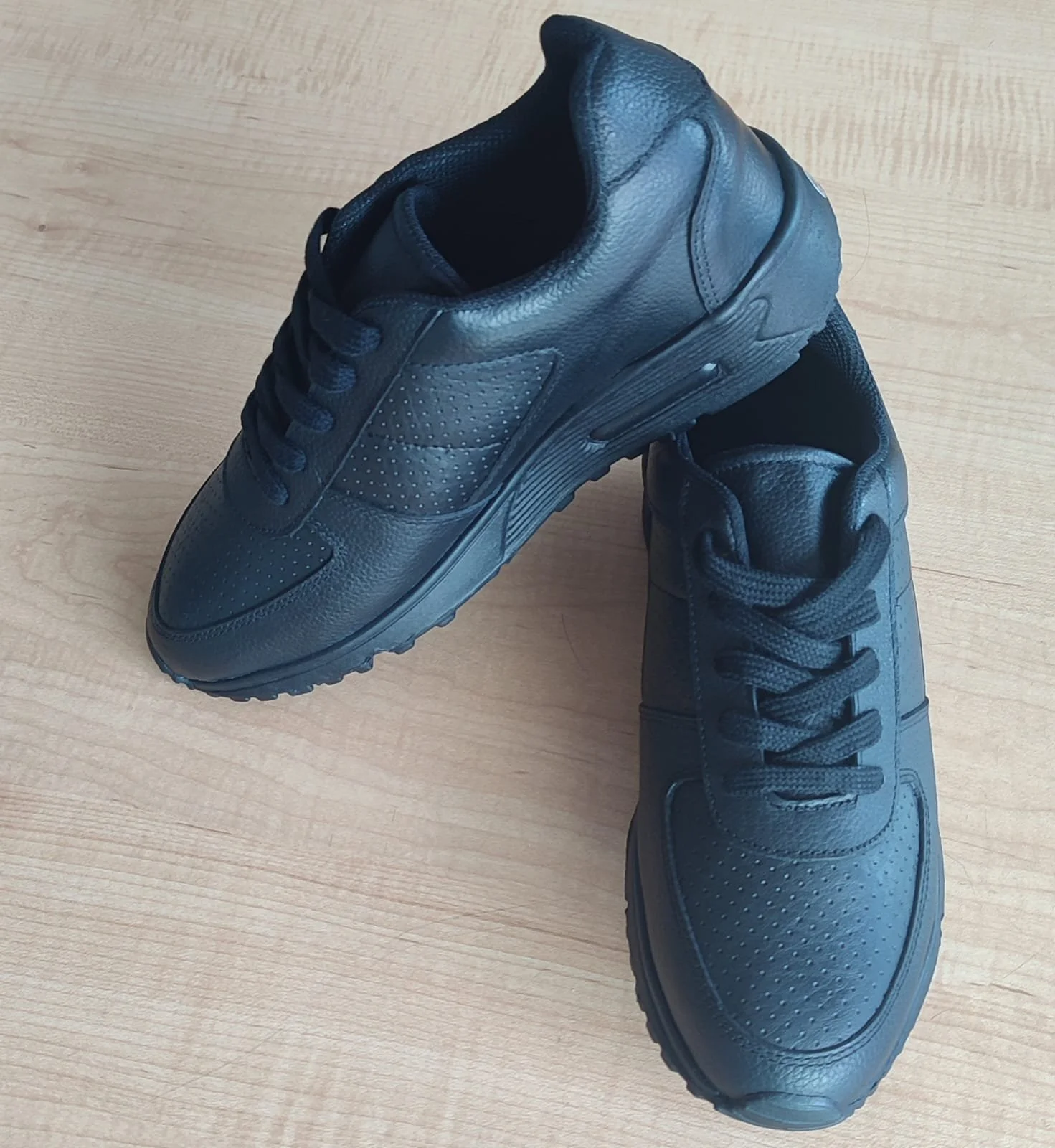 Tenis Negros Dotacion 2.jpeg