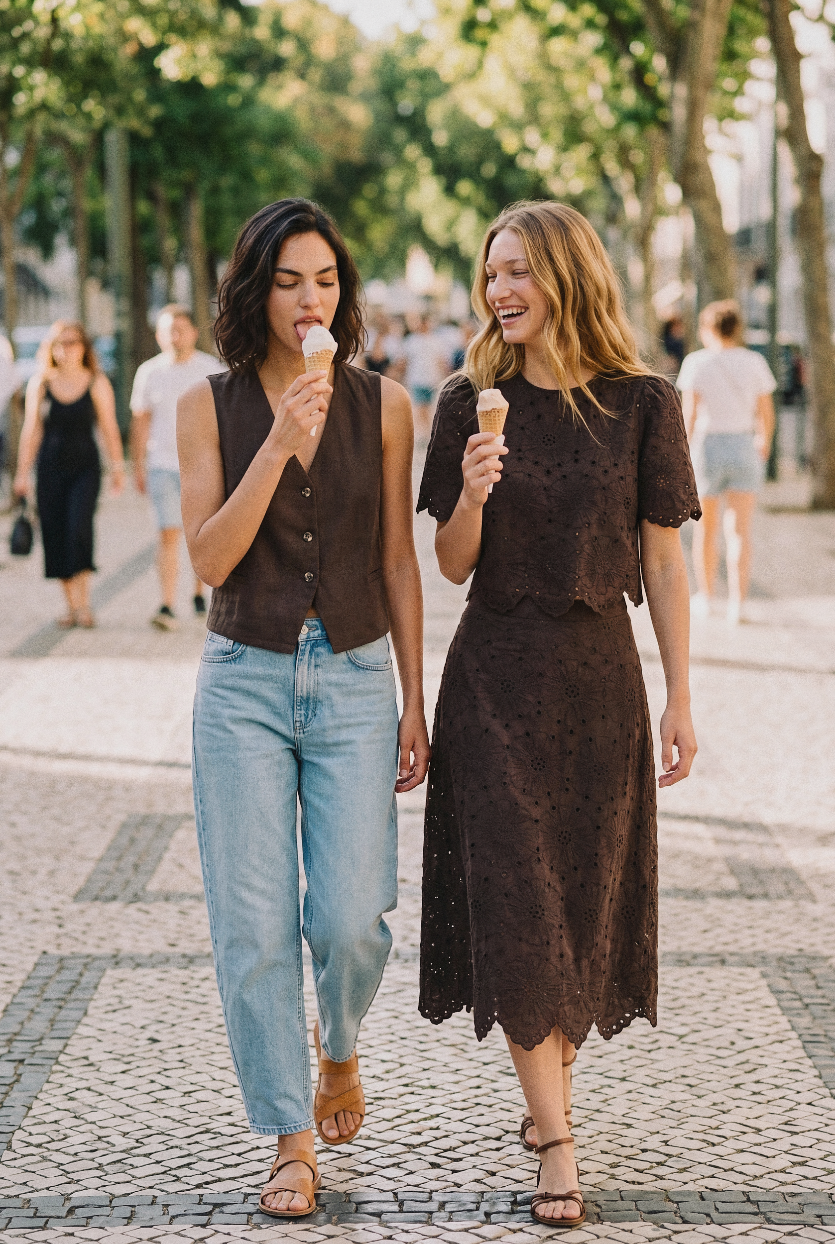 duo-ice-cream-walk_v1.png