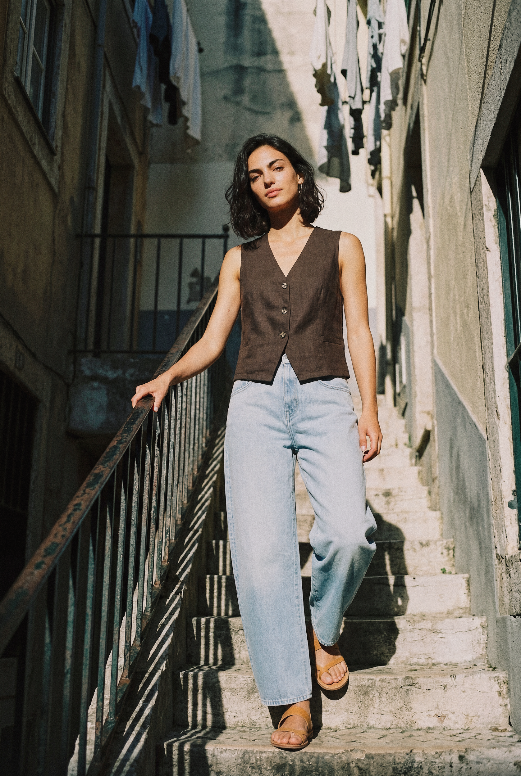 look2-aicia-mouraria-staircase-editorial_v1.png