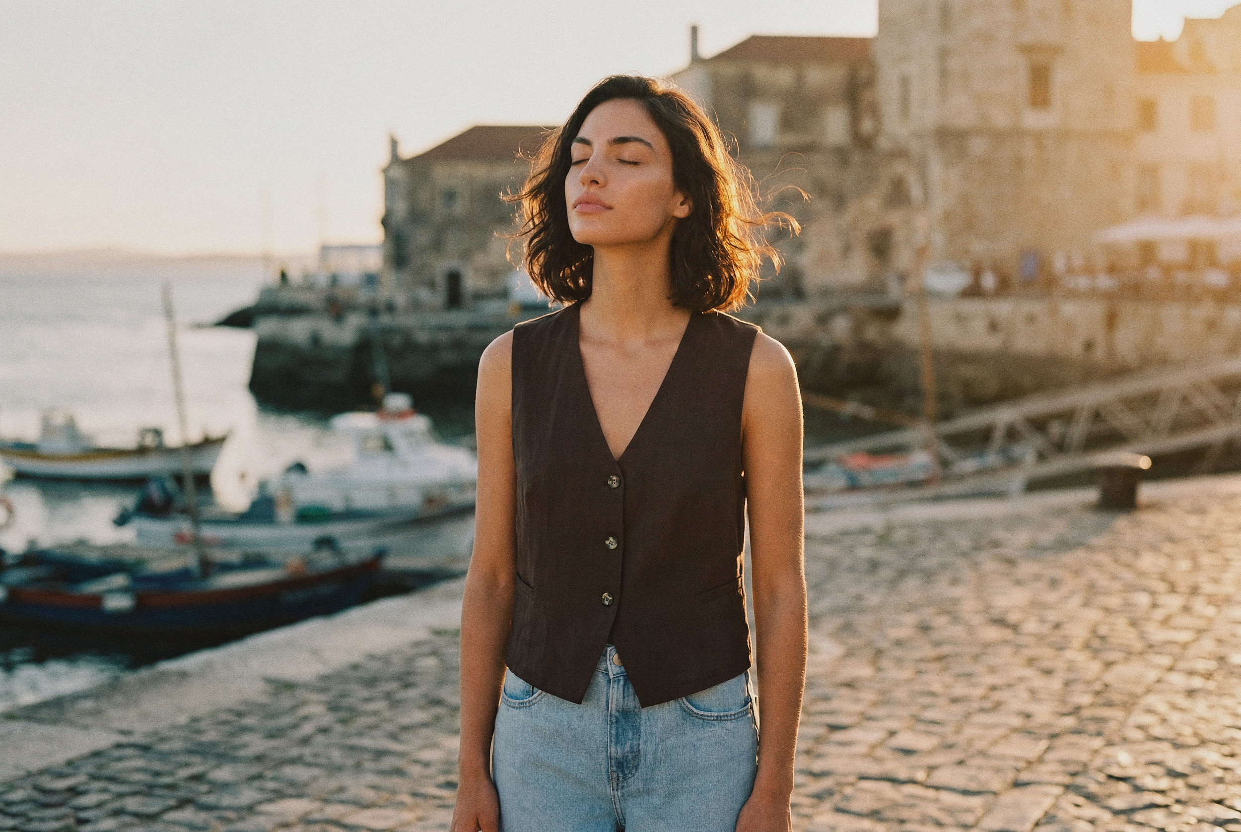 look2-aicia-mouraria-sunset-golden_v1.png