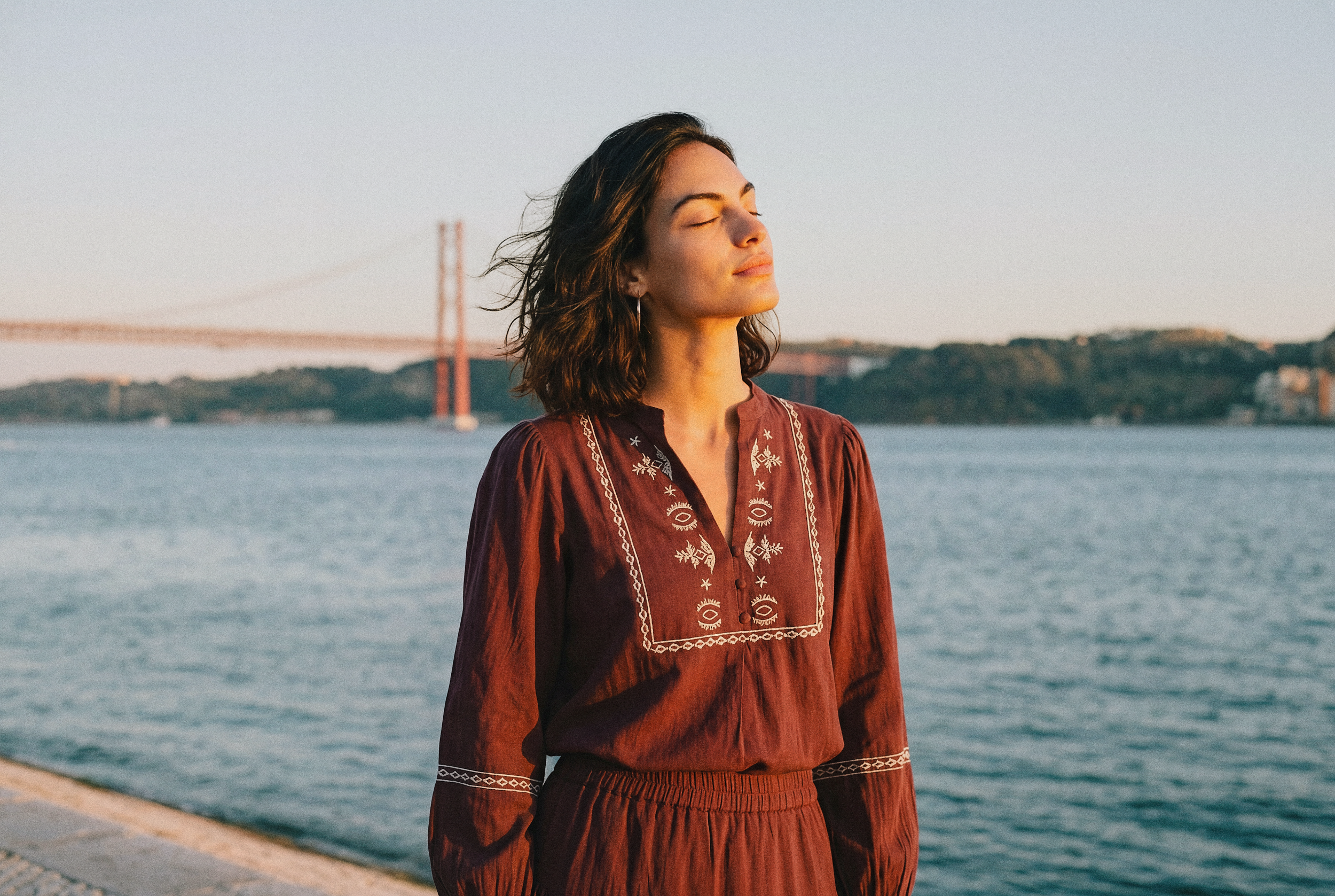 look5-aicia-bairro-alto-sunset-golden_v1.png
