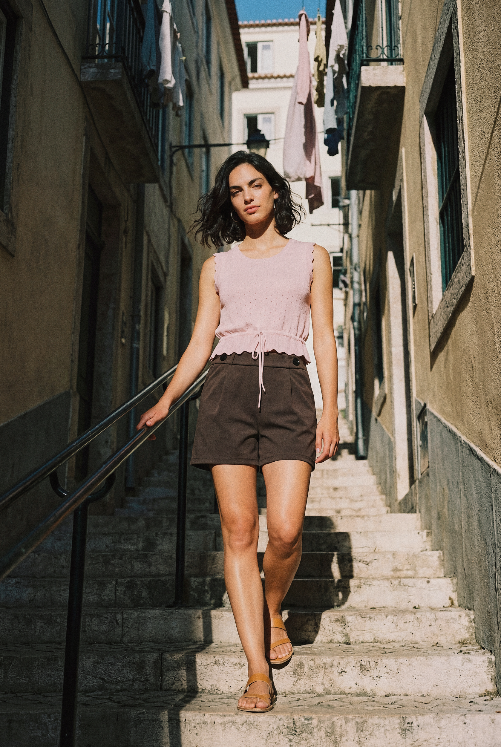 look9-aicia-estrela-staircase-editorial_v1.png
