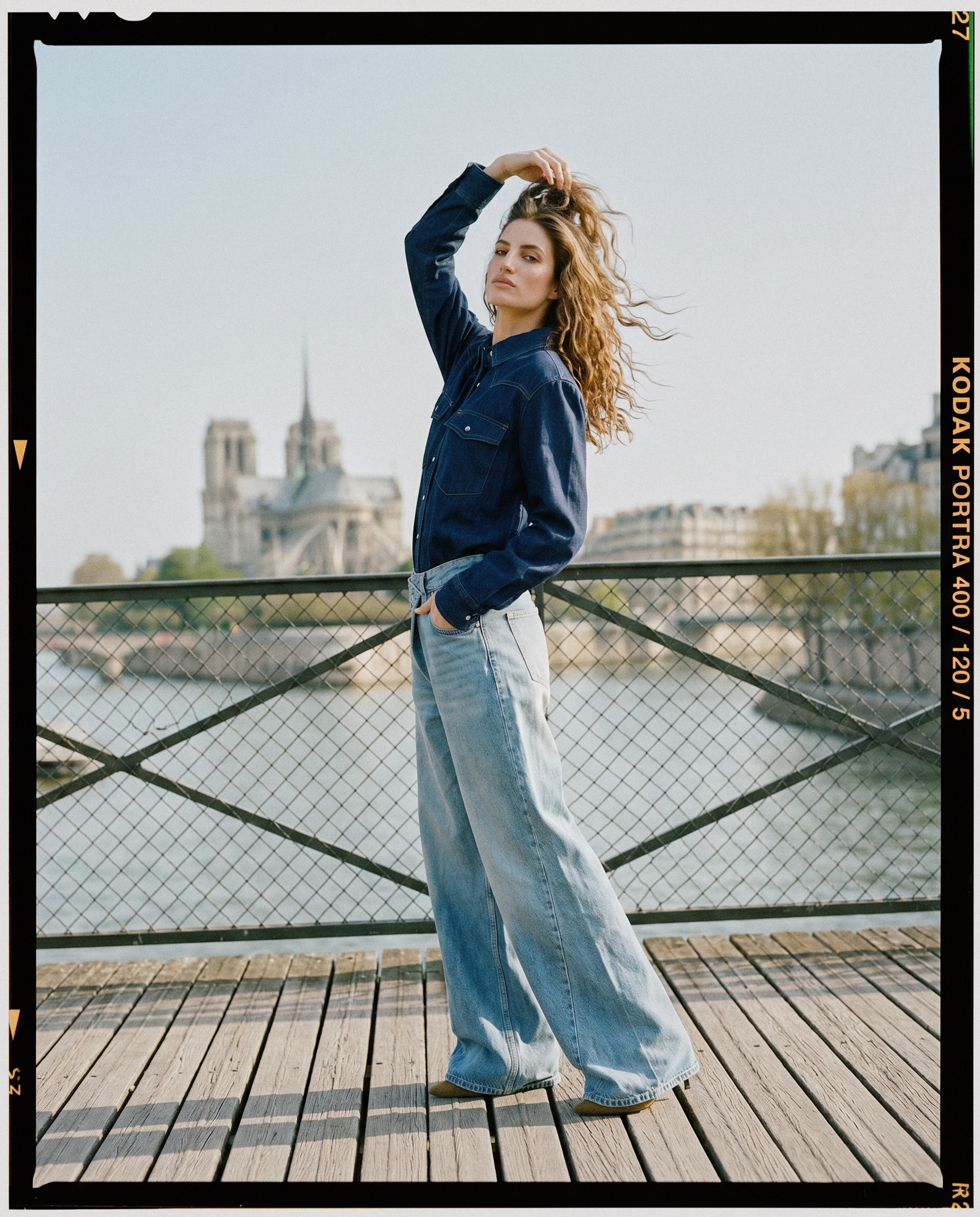 look03-pontdesarts-01-dutchtilt-armthrown-contax645-120border_v1.png