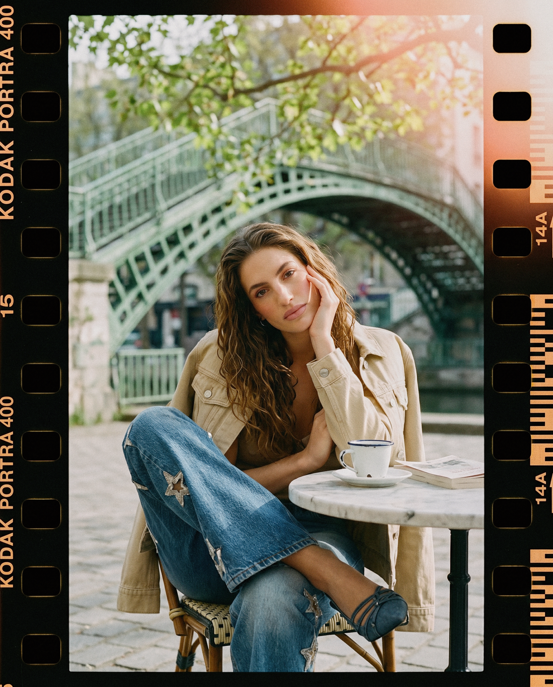 look05-canal-cafe-lightleak-35mm_v1.png