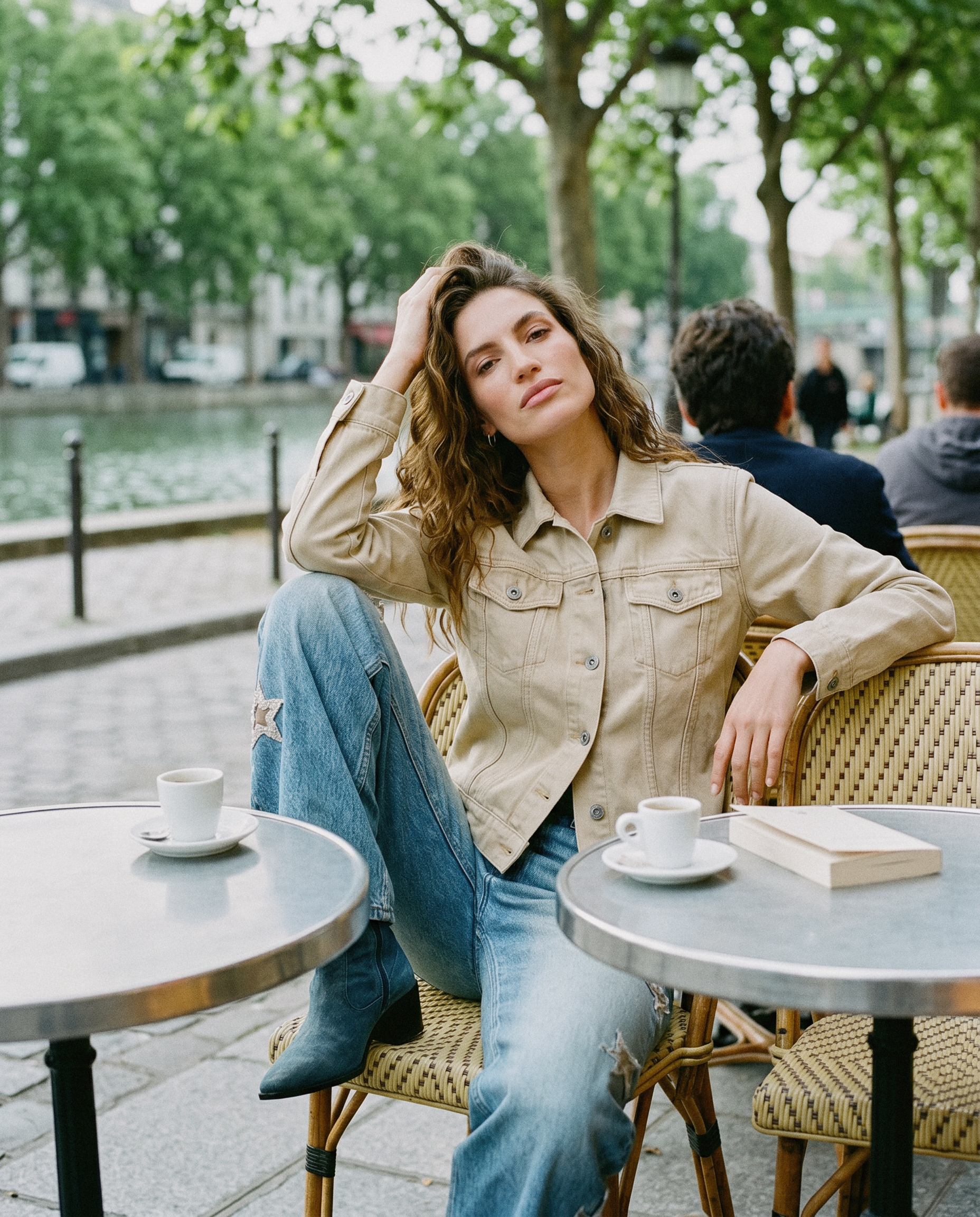 look05-canalcafe-01-terrace-bootuponchair-nikonf5_v1.png