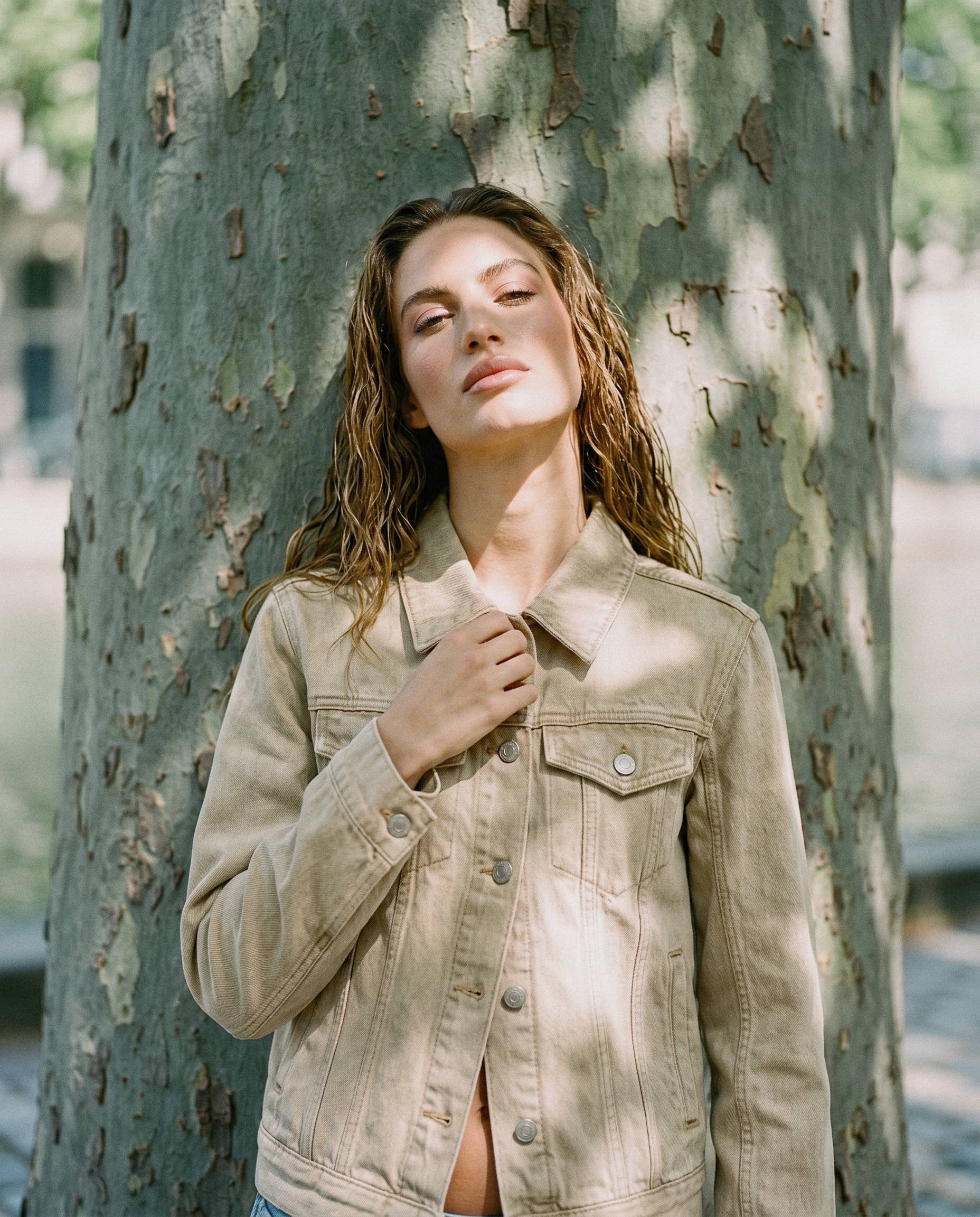 look06-platanetree-03-waistup-dappled-85mm_v1.png