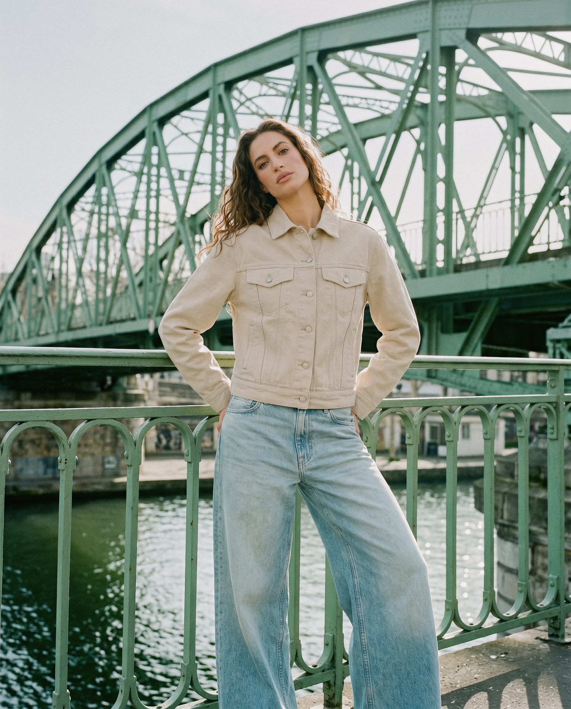 look06-footbridge-02-dutchtilt-handsbackpocket-nikonf5_v1.png