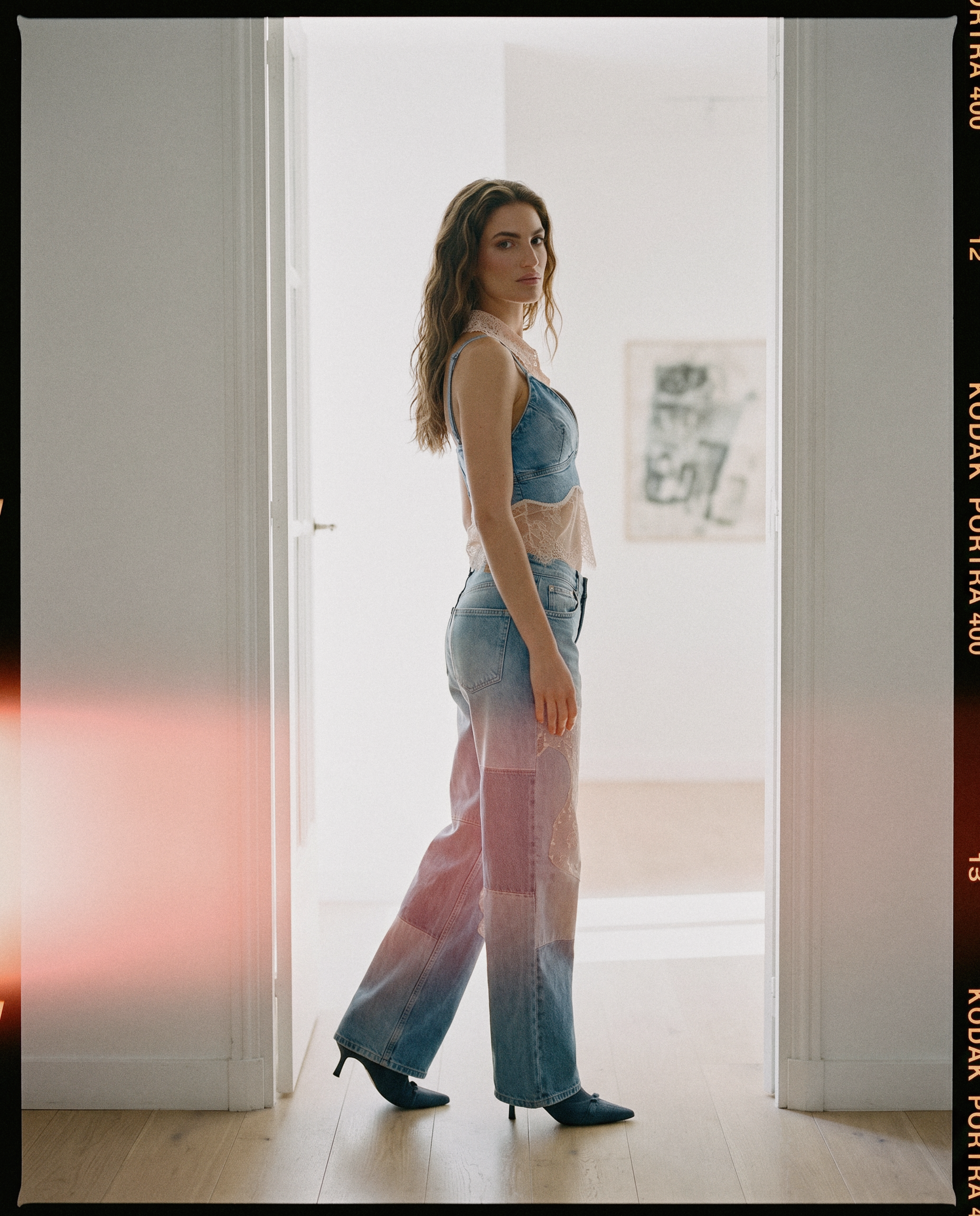 look07-gallery-doorway-lightleak-120_v1.png