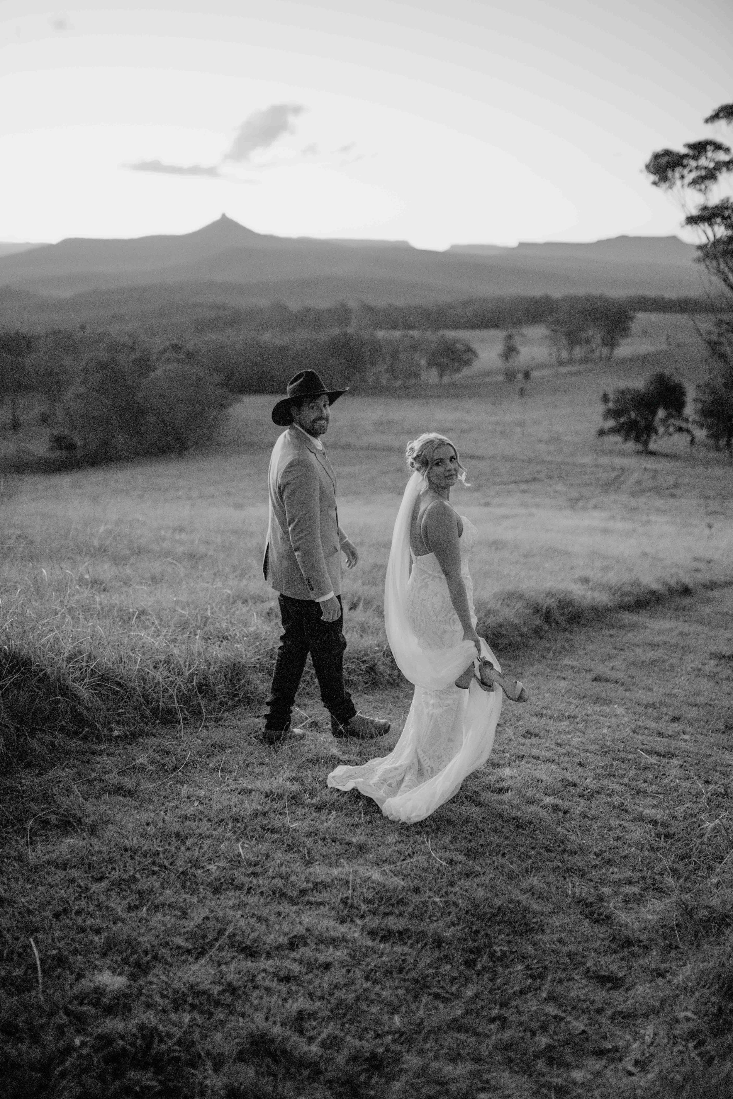 Hayley &amp; Luke - Barn On The Ridge, Milton