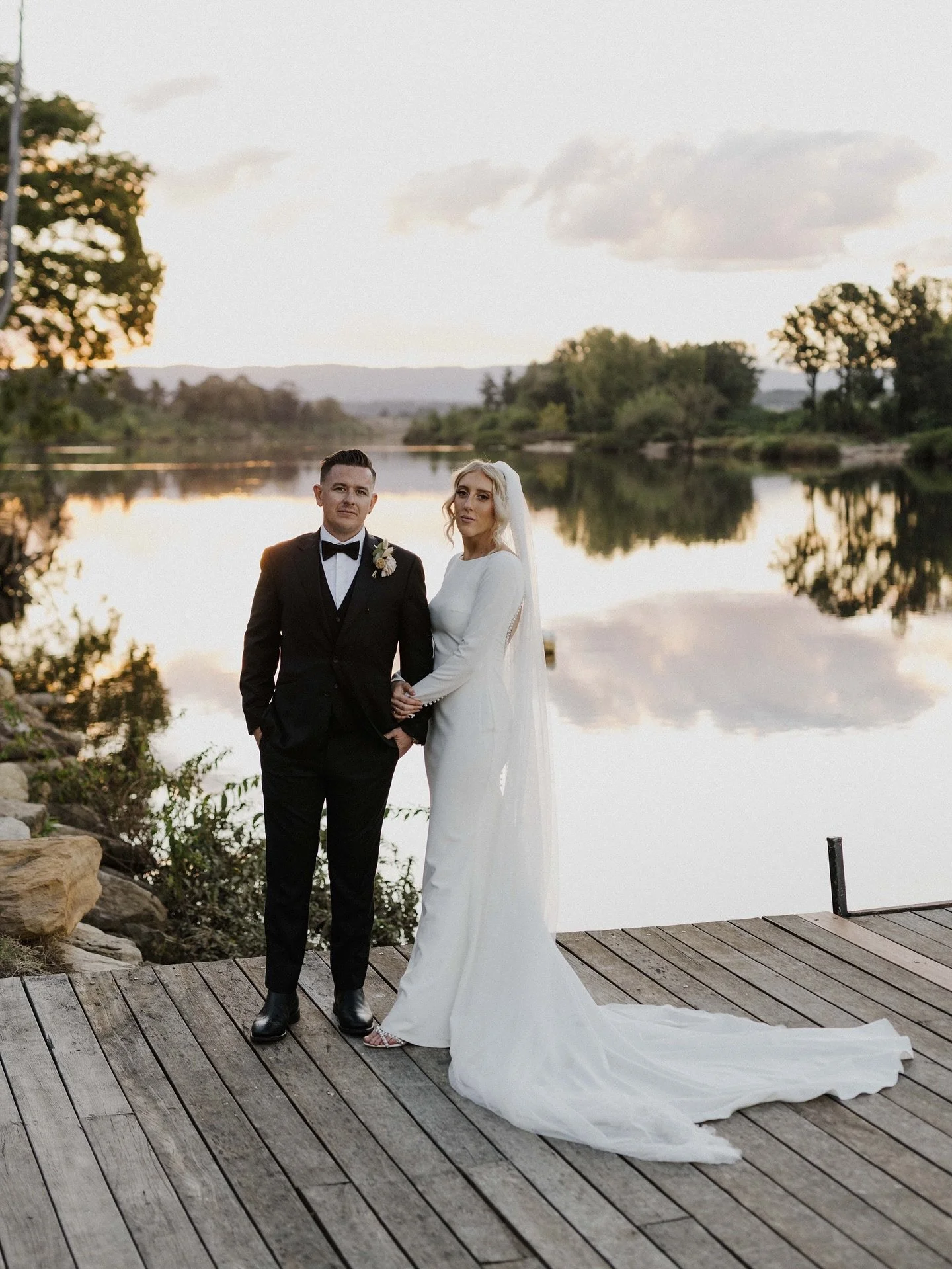 Yesterday with Emily &amp; Blake at @hawkesburycountry 

@em_stenhouse 
@tauntn_ 
@trent_the_celebrant 
@foreverinbloomandco 
@instilbeauty 
@colourhaushair 
@accentstrings 
@theitalianjobcateringco 
@forgoodnesscakesbyebony 
@thecookiecartandco 
@dj