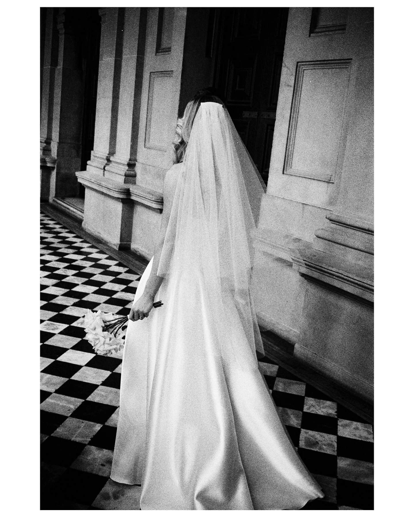 Some b&amp;w film recently shot in Sydney. Can&rsquo;t wait to share more from this beautiful elopement x
@yourdaybykerrin