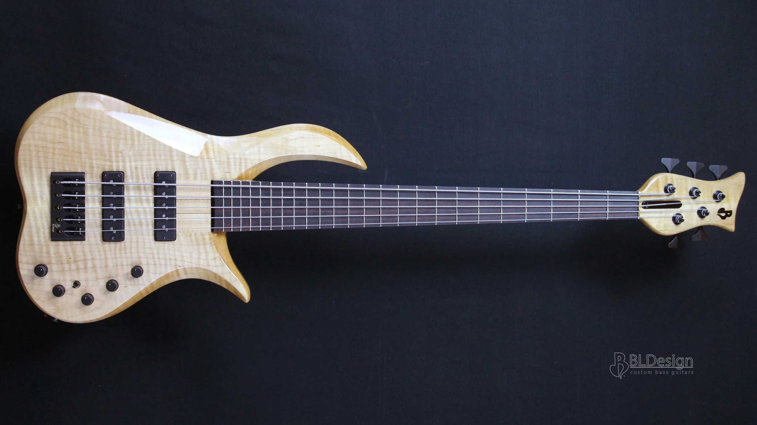 031 Caracal 5-string Bass