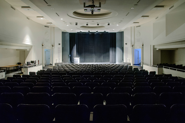 Salle de conférence de l'UQAM / uqam conference room