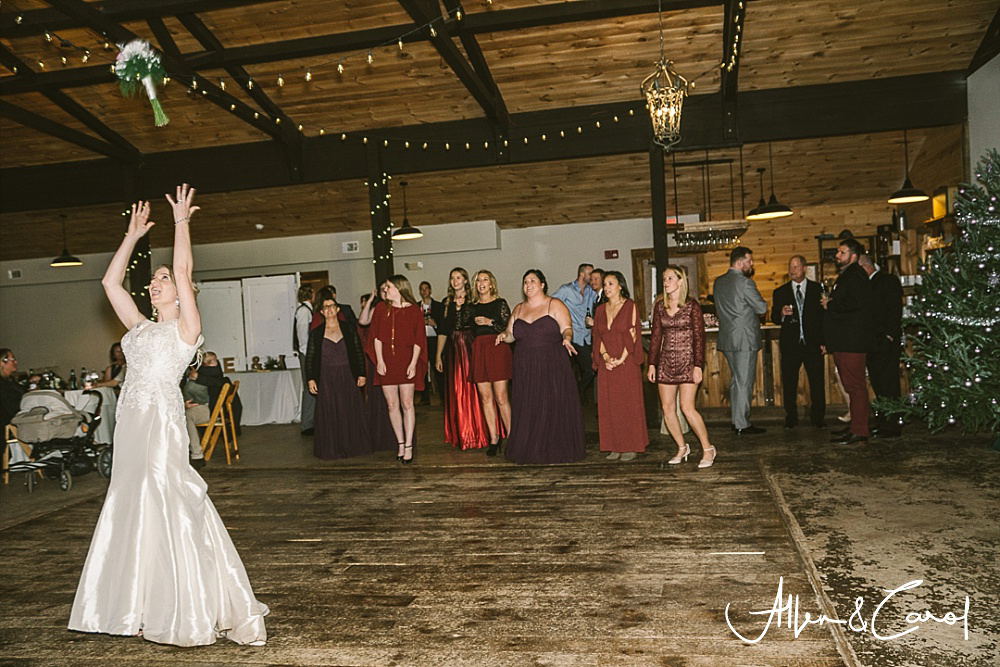 bouquet toss
