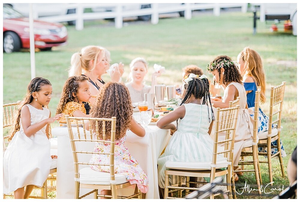  Best Day Ever even created the cutest litle kids table!  Such a great idea! 