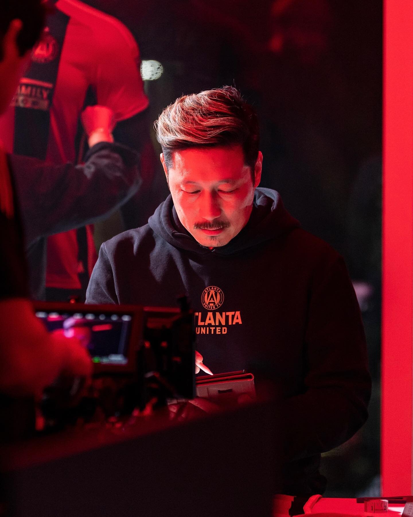 &ldquo;Designing&rdquo; in the dark ✍️ Thx to @rafycreative and the rest of the ATL UTD video team for the opportunity to be in the 17s&rsquo; Kit launch video 🎬🔴⚫️