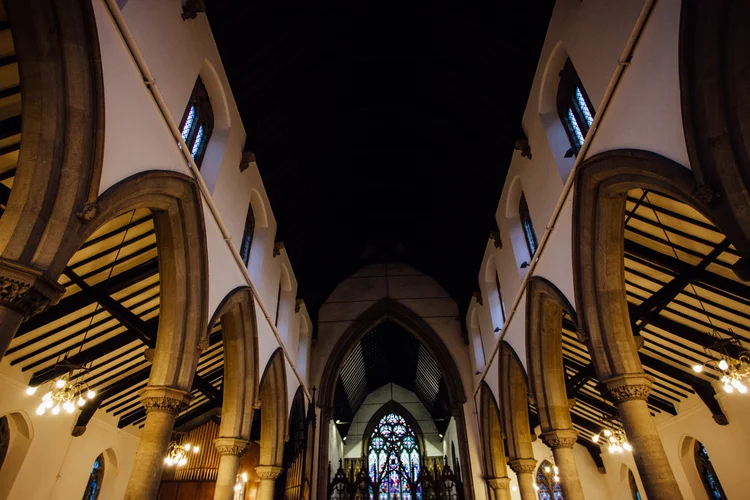 Kim and Dan's rainy wedding in Knaresborough and Harrogate — photo 7 of 28