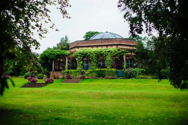 Kim and Dan's rainy wedding in Knaresborough and Harrogate — photo 23 of 28