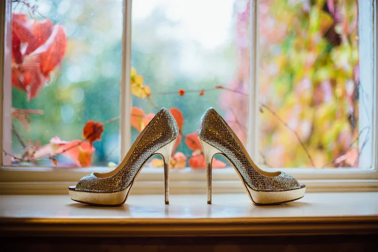 Emma and Tom's autumn wedding at Ringwood Hall, Chesterfield — photo 8 of 91