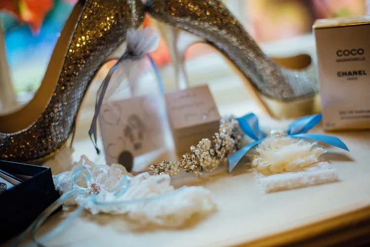 Emma and Tom's autumn wedding at Ringwood Hall, Chesterfield — photo 10 of 91