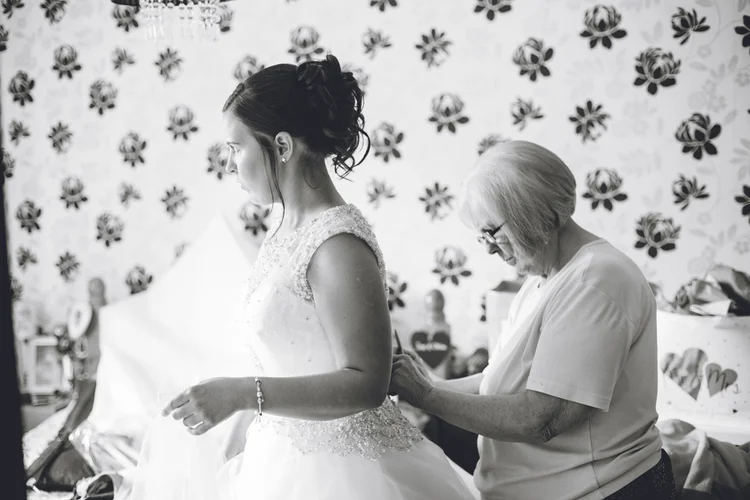 Chloe and Joe's wedding at the West Retford Hotel, Retford — photo 5 of 29
