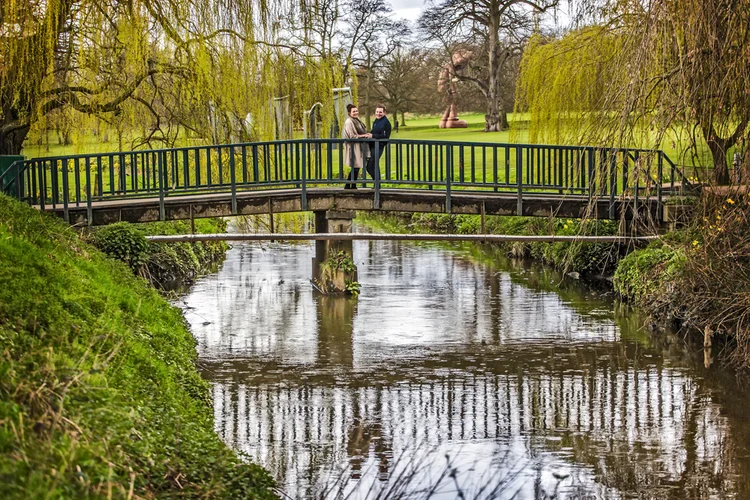 Jennie and Lewis's pre-wedding shoot at Yorkshire Sculpture Park — photo 25 of 31