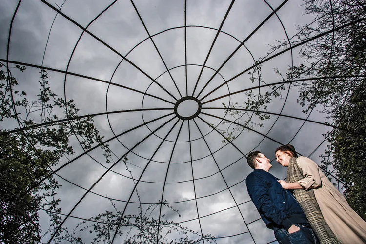 Jennie and Lewis's pre-wedding shoot at Yorkshire Sculpture Park — photo 28 of 31