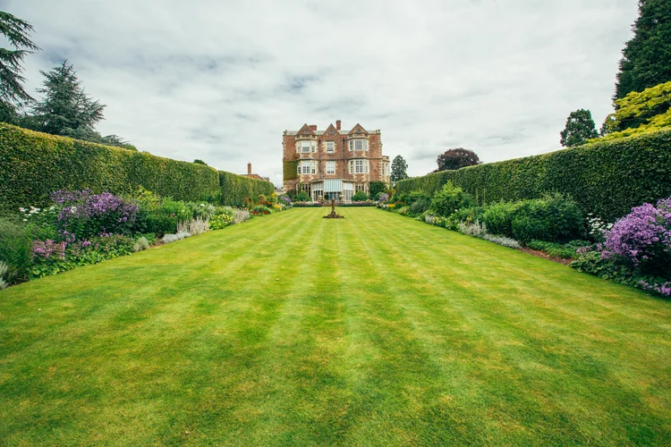 Sarah and Mark's wedding at Goldsborough Hall, Harrogate — photo 7 of 91