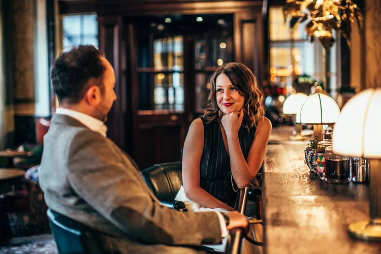 Lisa and Rob's London engagement shoot in a classic Mini — photo 7 of 38