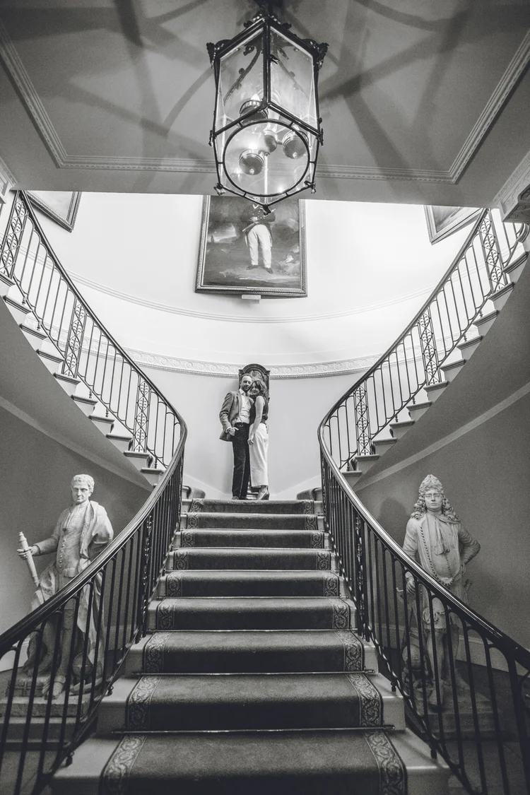 Lisa and Rob's London engagement shoot in a classic Mini — photo 19 of 38