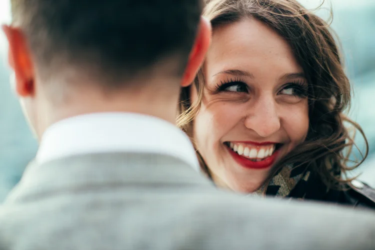 Lisa and Rob's London engagement shoot in a classic Mini — photo 26 of 38