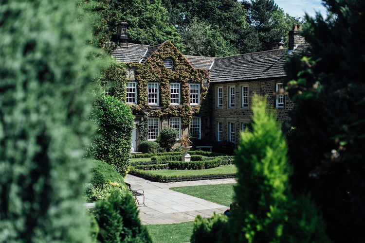 Pauline and Nigel's wedding at Whitley Hall, Sheffield — photo 3 of 38