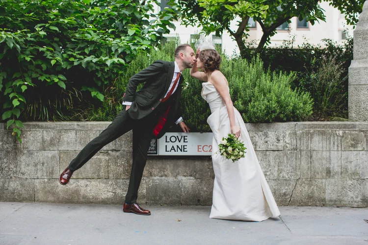 Lisa and Rob's London wedding at St Lawrence Jewry and MC Motors — photo 90 of 146