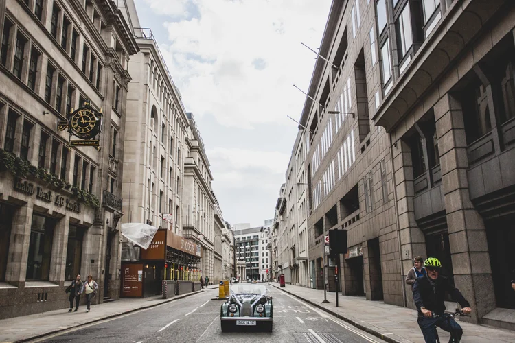 Lisa and Rob's London wedding at St Lawrence Jewry and MC Motors — photo 96 of 146
